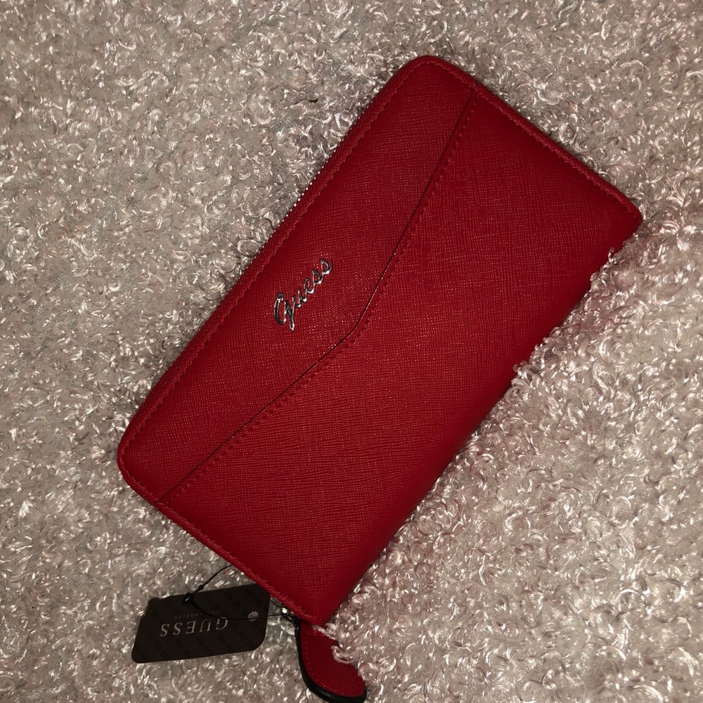 Red Guess Zipper hand wallet